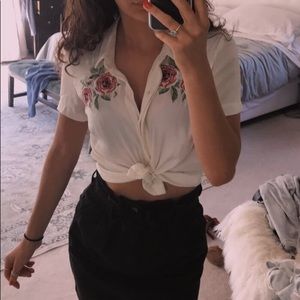 Button app embroidery rose crop or not t-shirt